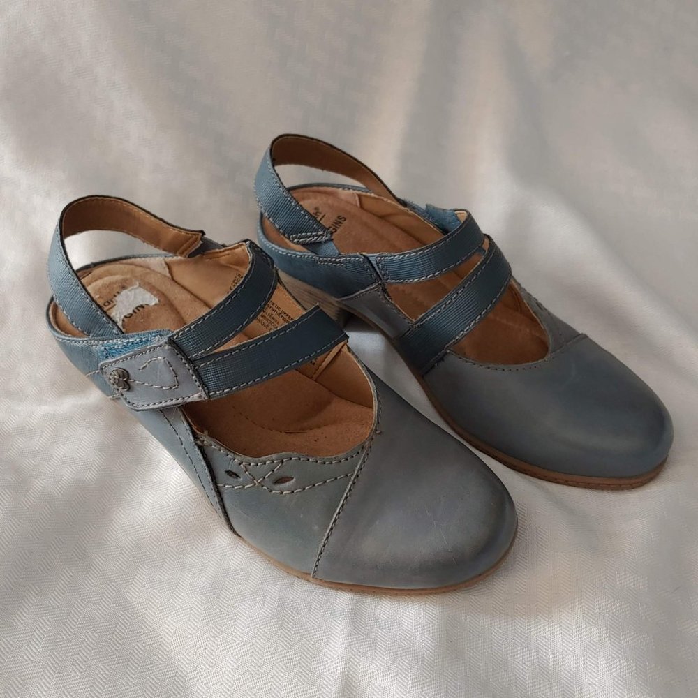 EARTH ORIGINS soft blue clog size 6 W